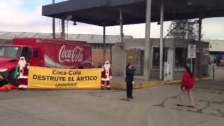 Imágenes sin editar 2 Greenpeace bloquea embotelladora de CocaCola en Colombia [upl. by Yajeet]