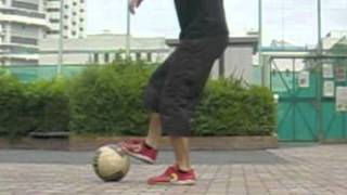 サッカー足技テクニック 超難度のパス技！ football pass fake D Hook Fake Loop [upl. by Rourke428]