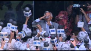 Bob Hawke sinks a beer at the SCG [upl. by Anrym]