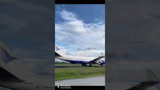 The Queen of The Skies BOEING 747400 Garuda Indonesia GIA Taxiing  CloseUp View  Puma 33 [upl. by Eryn]