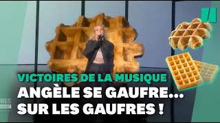 Aux Victoires de la musique 2022 Angèle et sa gaufre font réagir [upl. by Caneghem114]