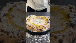 Pizza Cacio e Pepe😍 Das Rezept findest du unten👇🏼 pizza backen fy fyp [upl. by Ynohtnael30]