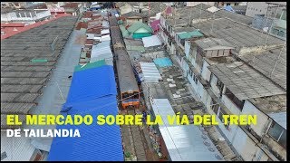 Mercado sobre la vía del tren de Tailandia con un drone [upl. by Guenevere]