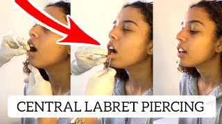 Piercing labbro inferiore centrale  CENTRAL LABRET piercinglip piercing [upl. by Llerred164]