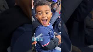 Psg vs Man City Pauline la femme de Gana Gueye au Parc des princes avec son fils Regardez [upl. by Buatti]