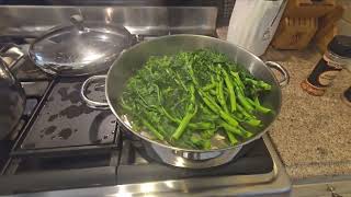 Sautéing Broccoli 🥦 Rabe Italian Style [upl. by Gurango330]