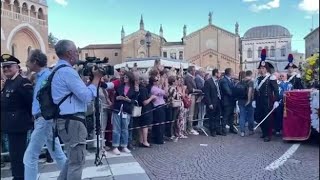 Padova la statua di SantAntonio in processione [upl. by Yhcir]