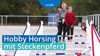 Trendsport Hobby Horsing Reiten mit einem Steckenpferd  MDR um 4  MDR [upl. by Cornwall]