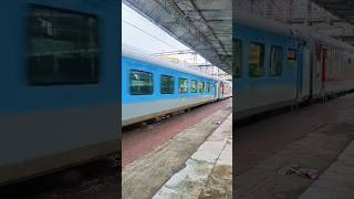 12201 kochuveli Garib Rath Express new lhb coach new chair car KochuveliMumbai LTTlhbcoaches [upl. by Hailahk413]