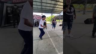 Policía vs Estudiante bailando Parte 1 [upl. by Nedyarb]