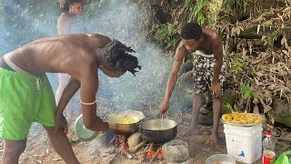 Rain caught us at the canaries river almost stop our pot fried wings reggae bananas and veg rice🇱🇨 [upl. by Octavia]