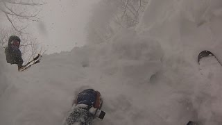 バックカントリーの危険：割れた沢に滑落 The fall in crevasse in the backcountry skiing [upl. by Aleunam]