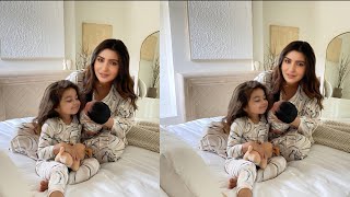 Anushka Sharma daughter vamika Kohli playing with new born baby akaay [upl. by Nanon776]