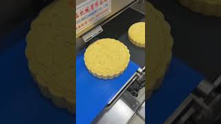 Handsome Workers Make Delicious FiveNut Mooncakes cake mooncake food [upl. by Bonney]