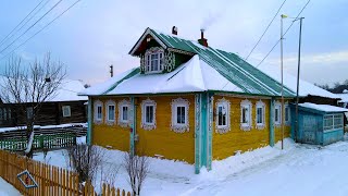 How people live in Russian North village in winter Russian family everyday life in north Village [upl. by Yemirej]