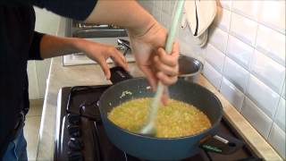 Risotto alla milanese semplicissimo [upl. by Enecnarf820]