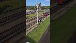 Thalys scheurt langs lage zwaluwen rg Brussel zuid [upl. by Ellehcsar742]