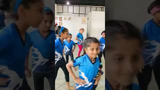 Pandarin iskoleta පාන්දරින් ඉස්කෝලෙට dance 💙 [upl. by Zonda]