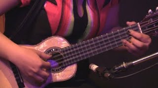 El charango un instrumento estrella en Bolivia con ecos europeos [upl. by Farny]