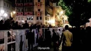 Estampida Madrugada de Semana Santa Sevilla 2017 Ayuntamiento [upl. by Allicserp897]