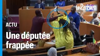 Gifle coup de pied et chaise qui vole une violente bagarre éclate au parlement du Sénégal [upl. by Shatzer176]