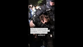 „Massive Ausschreitungen“ in Leipzig Polizei kesselt rund 1000 Demonstrierende ein [upl. by Yliram]