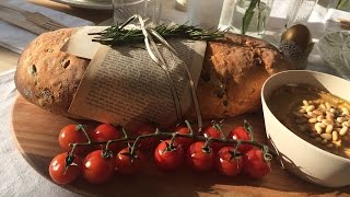 Olijf tomatenbrood met zelfgemaakte humus dip van Hadewych [upl. by Ninahs]