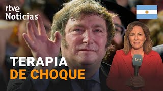 ARGENTINA JAVIER MILEI DEVALUARÁ el PESO MÁS de un 50 para FRENAR la CRISIS ECONÓMICA  RTVE [upl. by Annyahs]