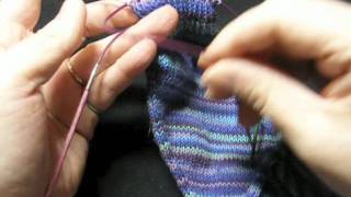 Stricktechniken  Socken auf 2 Rundnadeln [upl. by Eeclehc676]