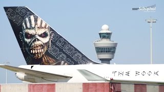 Iron Maiden landt met Ed Force One op Schiphol [upl. by Consuela25]