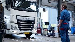 DAF Instructie vervangen hoofdverlichting vrachtwagen [upl. by Nanni]