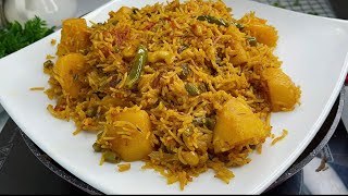 Hada kadib saan usameeyso bariis isku karis fudud kucafici doono  Masala aloo pulao recipe at Home [upl. by Westfahl]