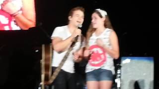 Hunter Hayes Wanted Live with fan singing harmony [upl. by Eico616]