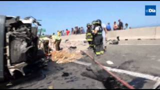 Dos fallecidos en accidente carretero que involucra a tres camiones en Caleta de Hornos [upl. by Emmanuel883]