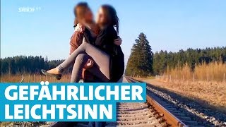 Plötzlich ist der Zug da 18jähriges Mädchen überlebt Bahnunfall [upl. by Nyllek]