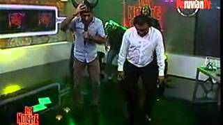 El Doctor Angulo BAILA PIERNITAS PEREIRA en La Noche es Mia [upl. by Dracir751]