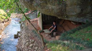 I built a warm shelter under a large rock in the rain forest and cooked [upl. by Drofkcor]