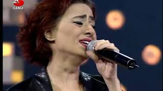 Yıldız Tilbe  Sor Canlı Performans [upl. by Yelahc]