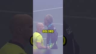 ESSE GOLEIRO PEGOU UM PÊNALTI E FOI EXPULSO 😱 [upl. by Earleen]