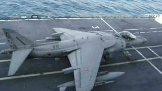 2 Harrier sur porte avions GARIBALDI [upl. by Anitsrik]