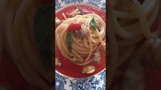 Spaghettoni con vongole su una base di pomodoro fresco basilico burro e parmigiano [upl. by Erwin]