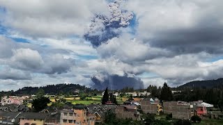 Vulkan „Sinabung“ in Indonesien ausgebrochen Kilometerhohe Aschewolke über Sumatra [upl. by Laurentium]