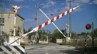 Spoorwegovergang Valenzano I  Railroad crossing  Passaggio a livello [upl. by Lamrert]