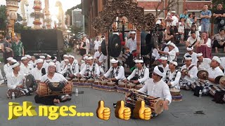 beleganjur yowana ubud kajamenarik banyak perhatian para bule diubud [upl. by Costanza]