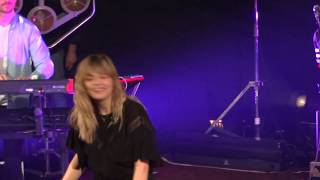 Louane  On Était Beau II Encore  Paris 05032018 [upl. by Ratcliff]