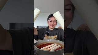 Let’s make giant tteokbokki 😱 [upl. by Ynnohj]