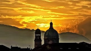 Sonnenuntergang über der Basilica di San Vittore in Verbania am Lago Maggiore  Time lapse 🇮🇹 [upl. by Milzie506]