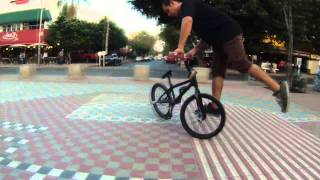 Trucos Básicos de Flatland Fork Glide  BOOM BMX [upl. by Mit942]