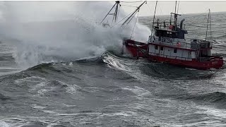 Bar crossing ￼Greymouth [upl. by Resarf]