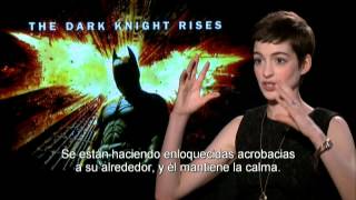 BATMAN EL CABALLERO DE LA NOCHE ASCIENDE  Entrevista con Anne Hathaway HD  Oficial de WB [upl. by Timothee]